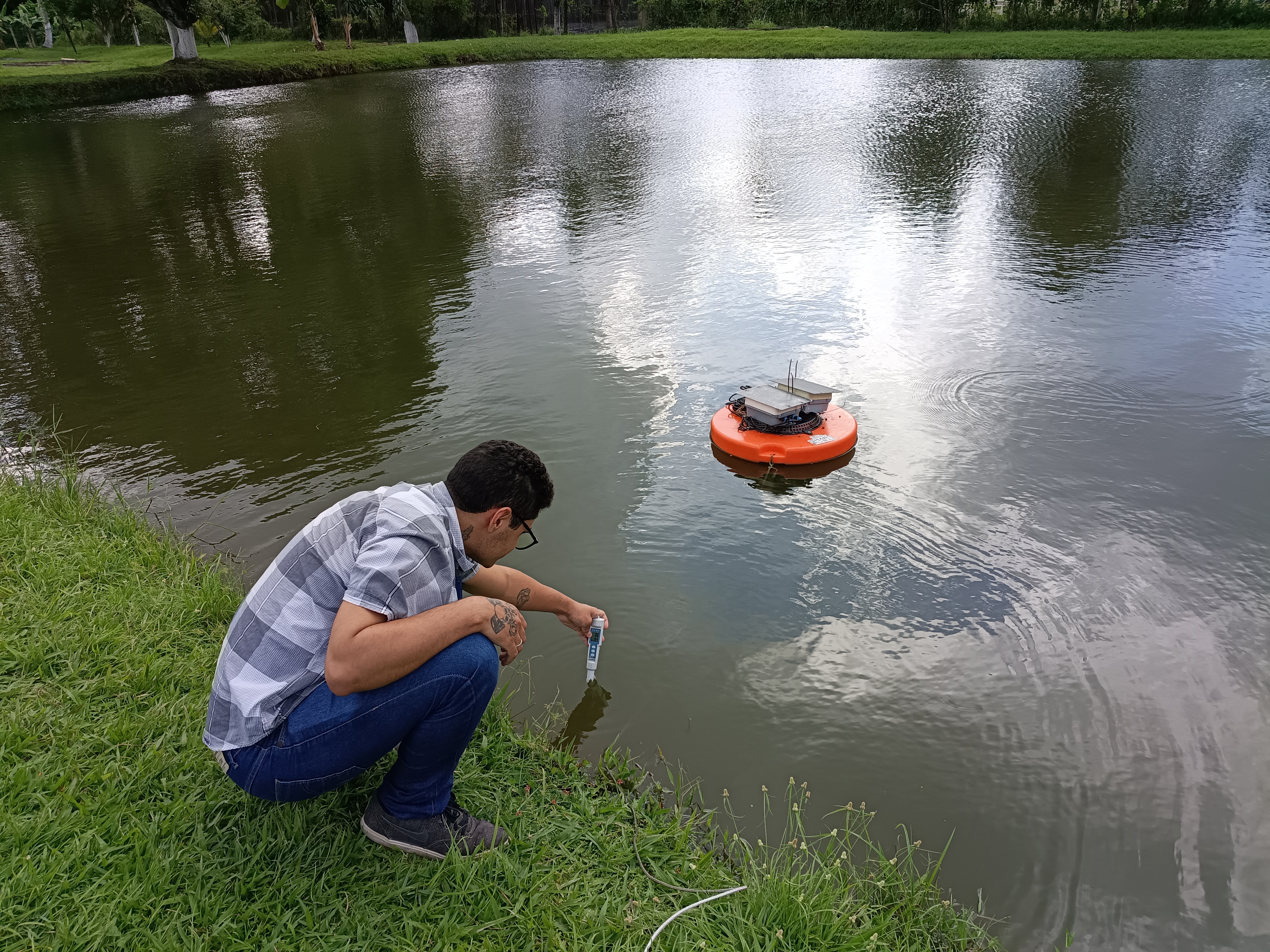 Instalação de sensores em viveiro de aquicultura